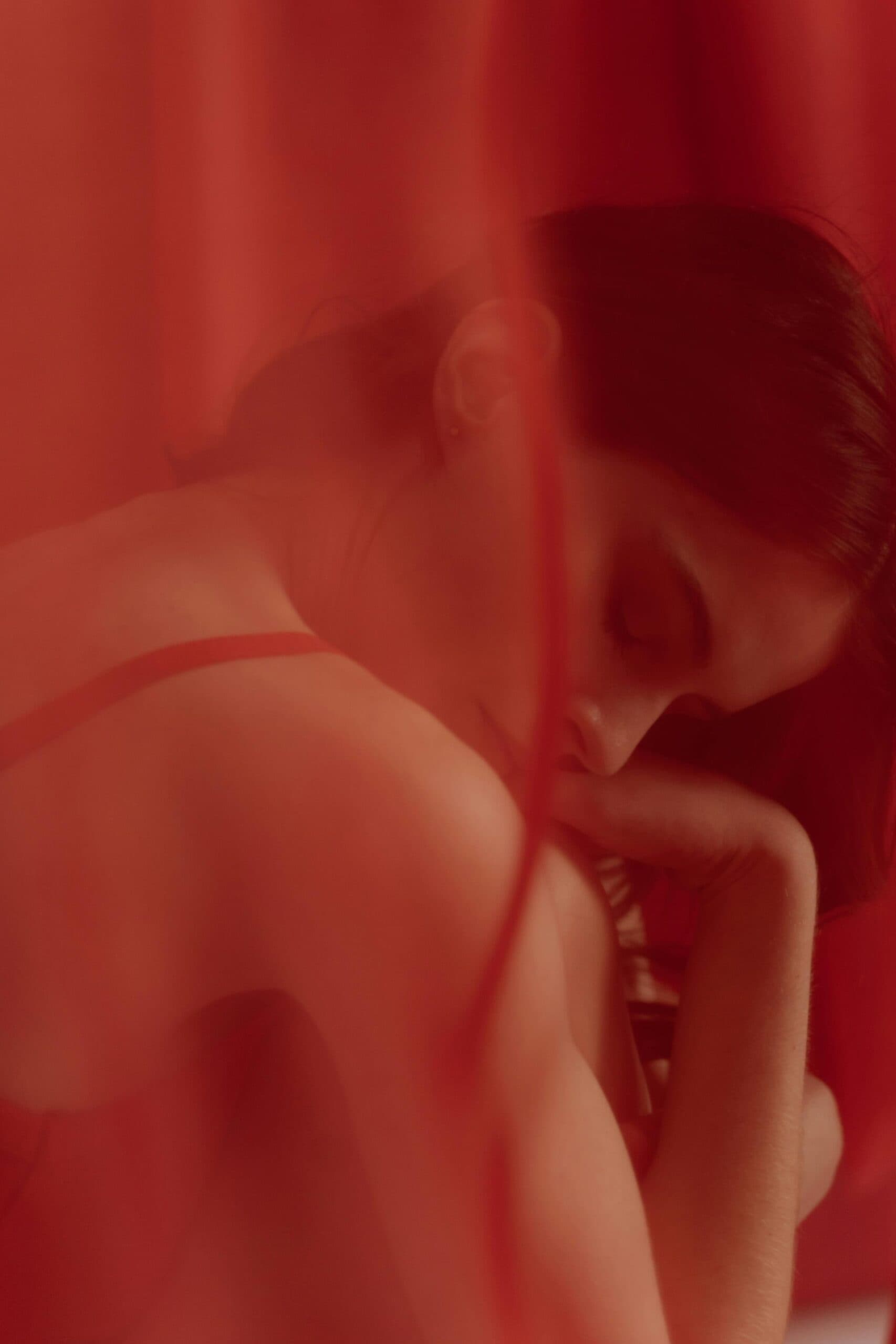 Estrés y manchado: Cómo afecta la ansiedad a tu ciclo menstrual