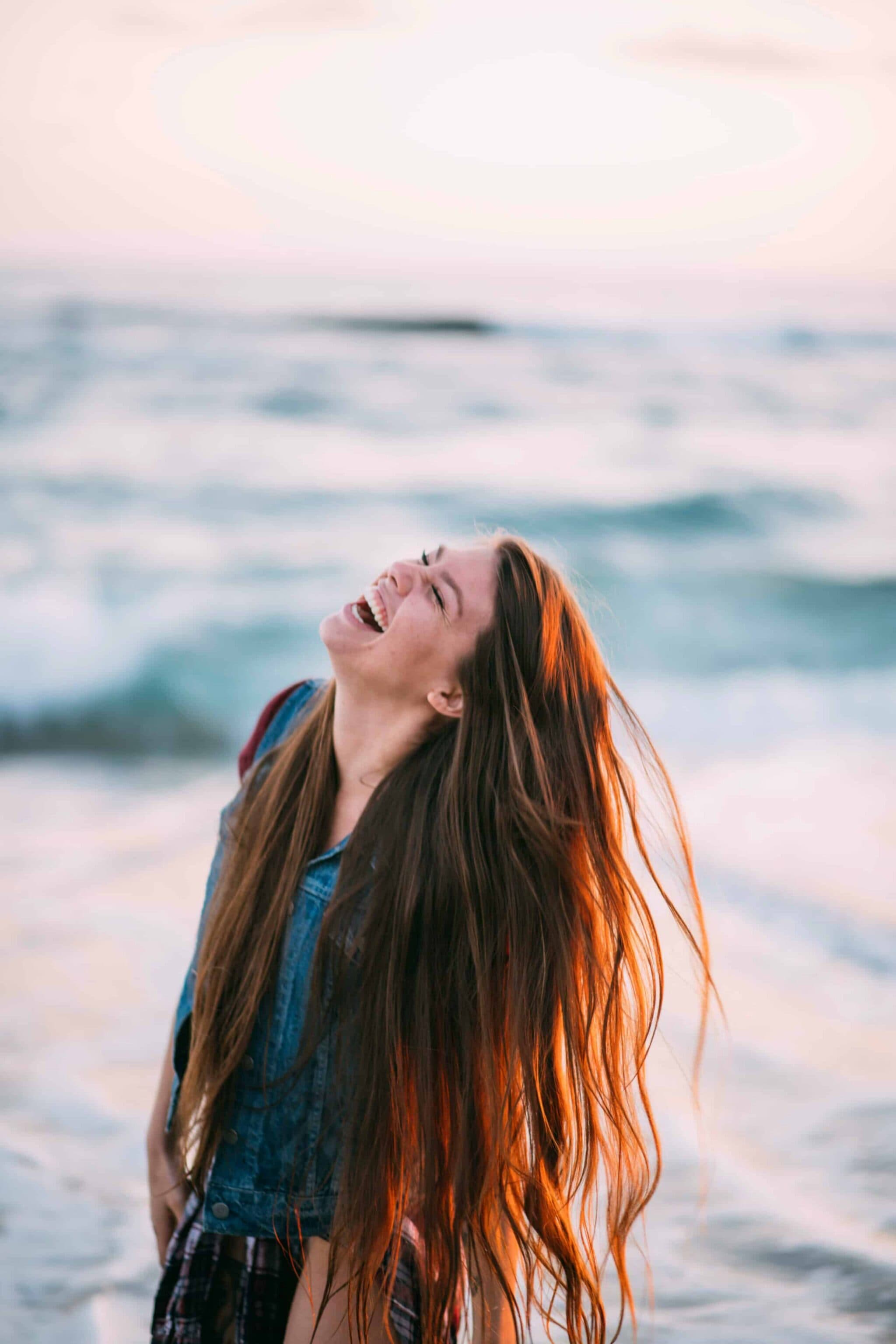 El camino a la felicidad: Estrategias para la alegría en la vida moderna