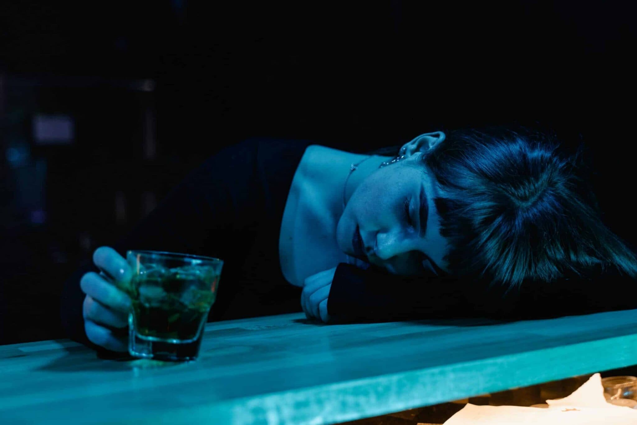 Esquizofrenia y consumo de alcohol: riesgos y señales de alerta