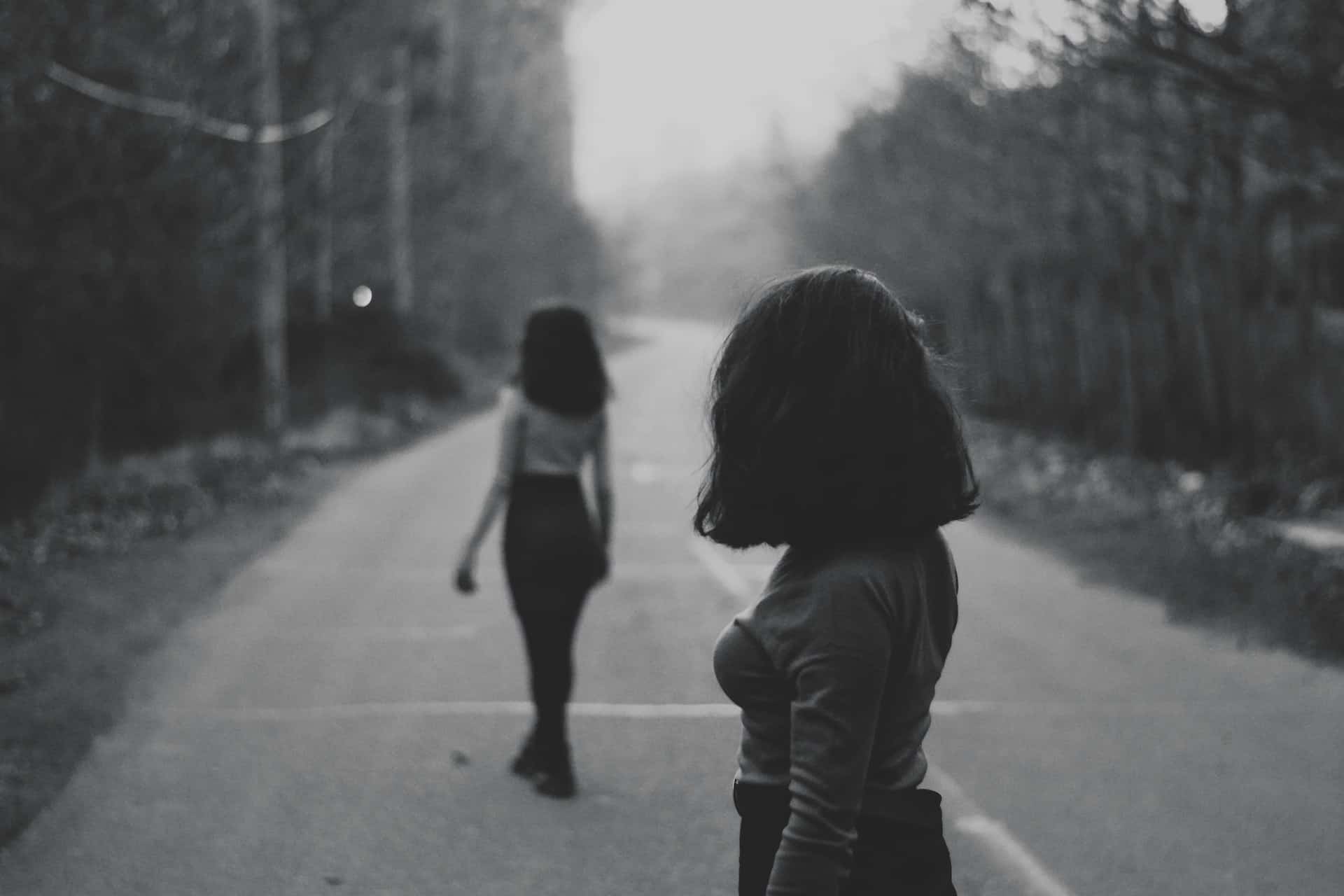 Comparación social: el hábito invisible que sabotea tu bienestar mental