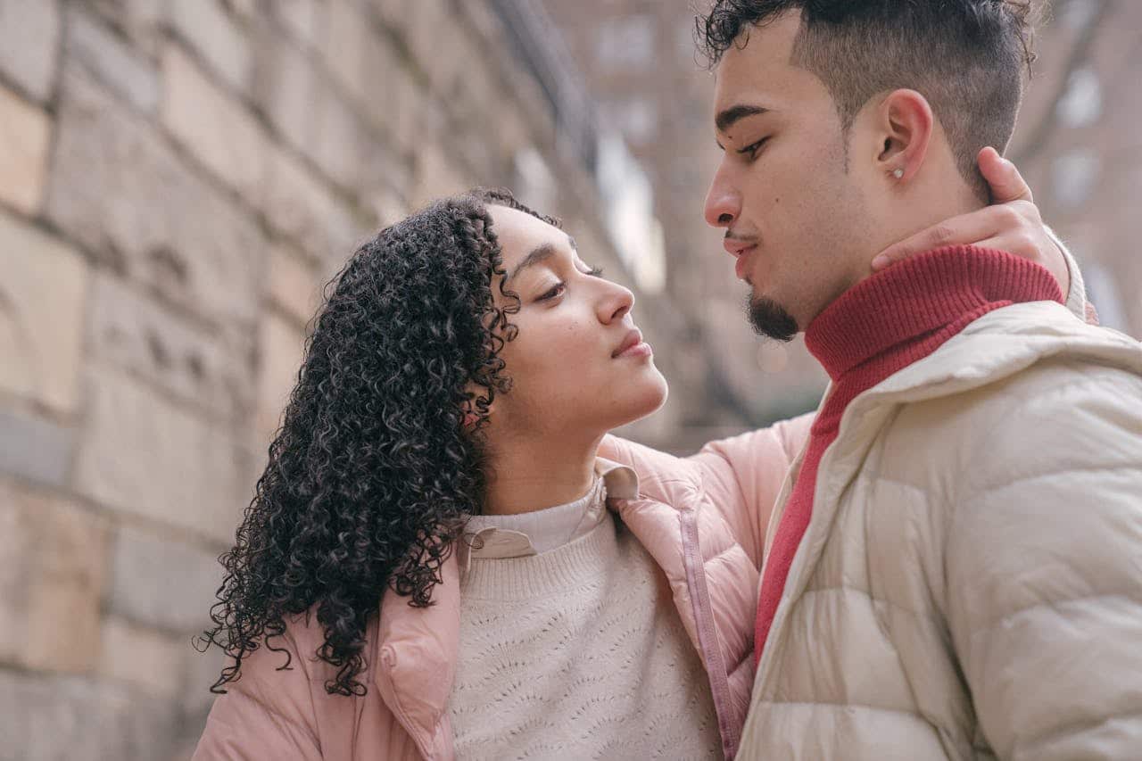 Affection in Relationships: Why Partners Struggle When Love Languages Clash