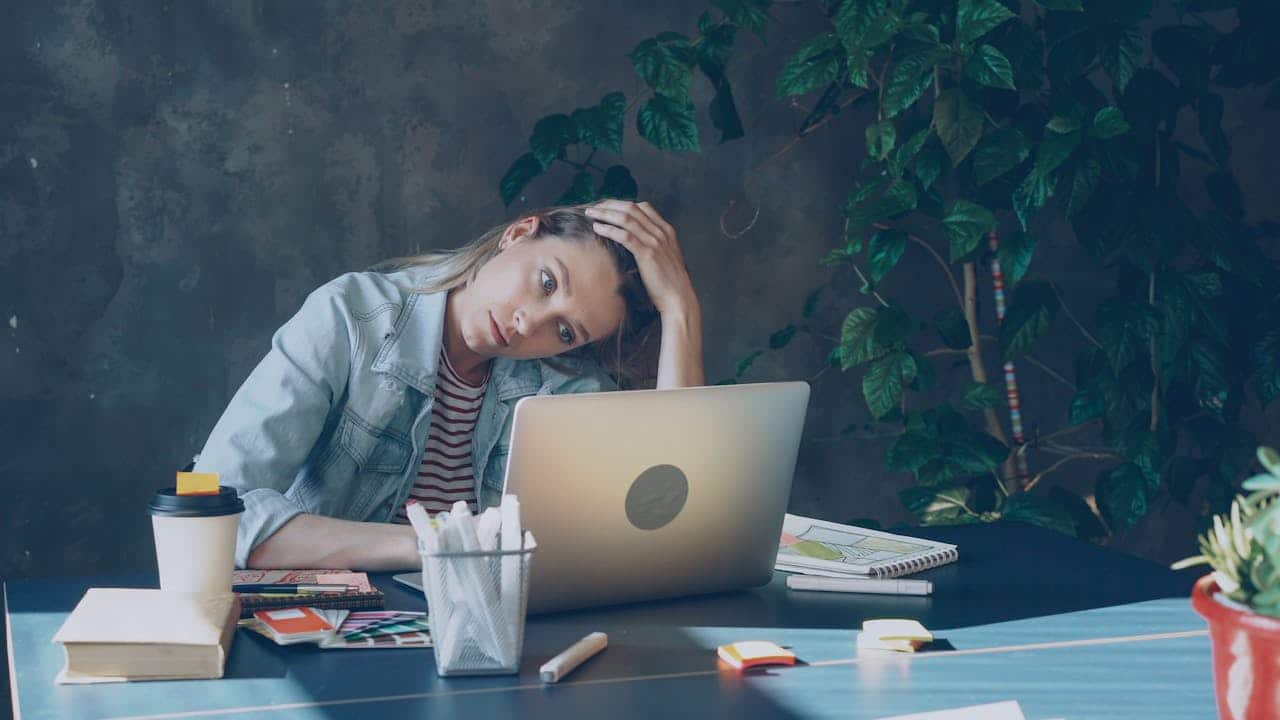 Adicción al trabajo frente a ambición: la diferencia clínica que lo cambia todo