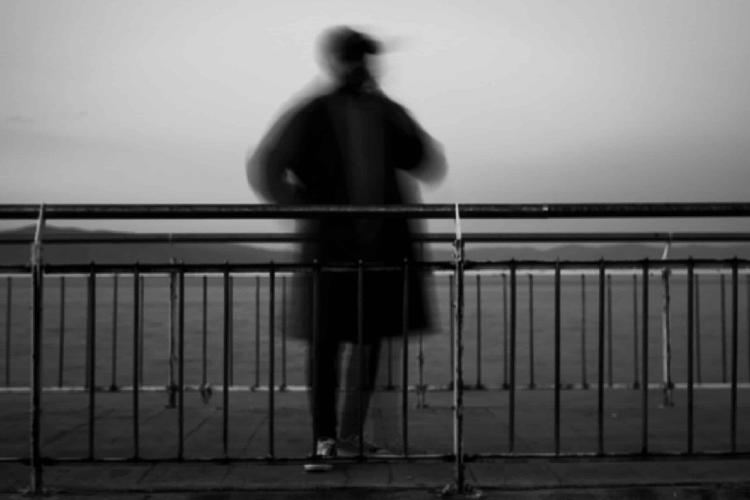 Comprendre le malaise social : Pourquoi nous nous sentons mal à l’aise avec les autres