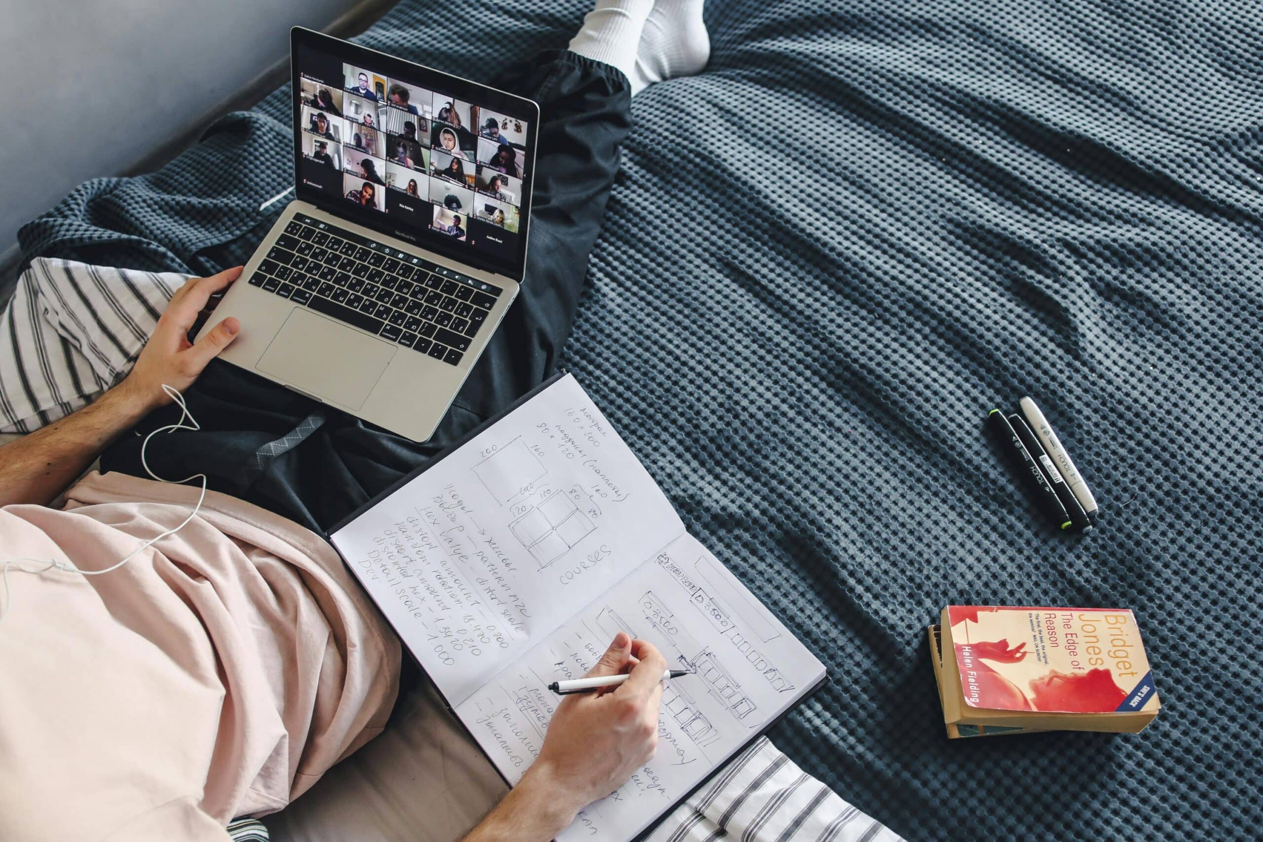 Online Peer Support vs. Professional Mental Health Help