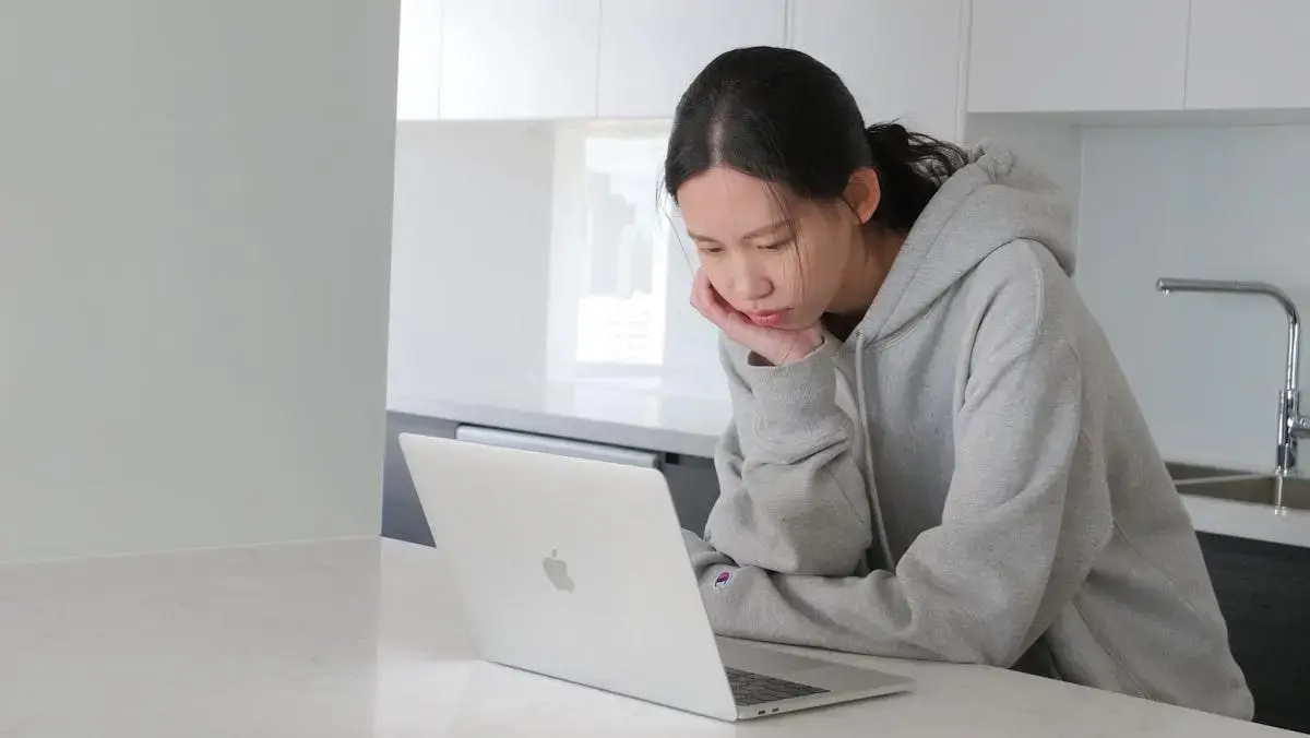 Mantente seguro al chatear con desconocidos en Internet: Consejos esenciales