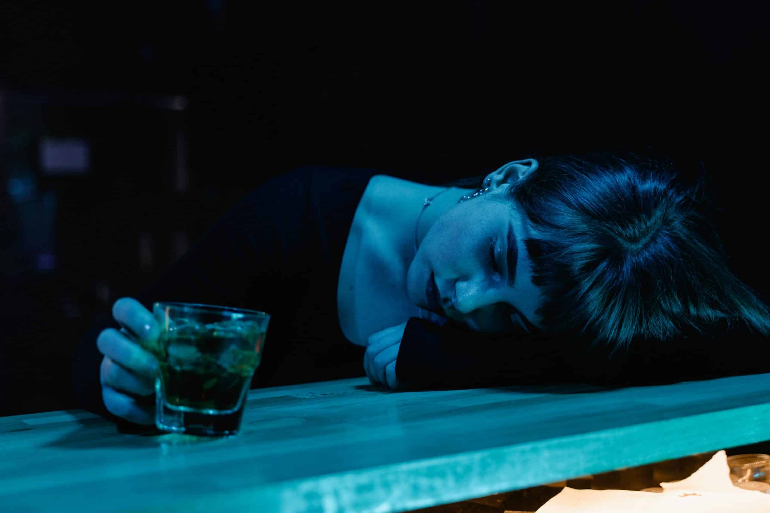 Esquizofrenia y consumo de alcohol: riesgos y señales de alerta