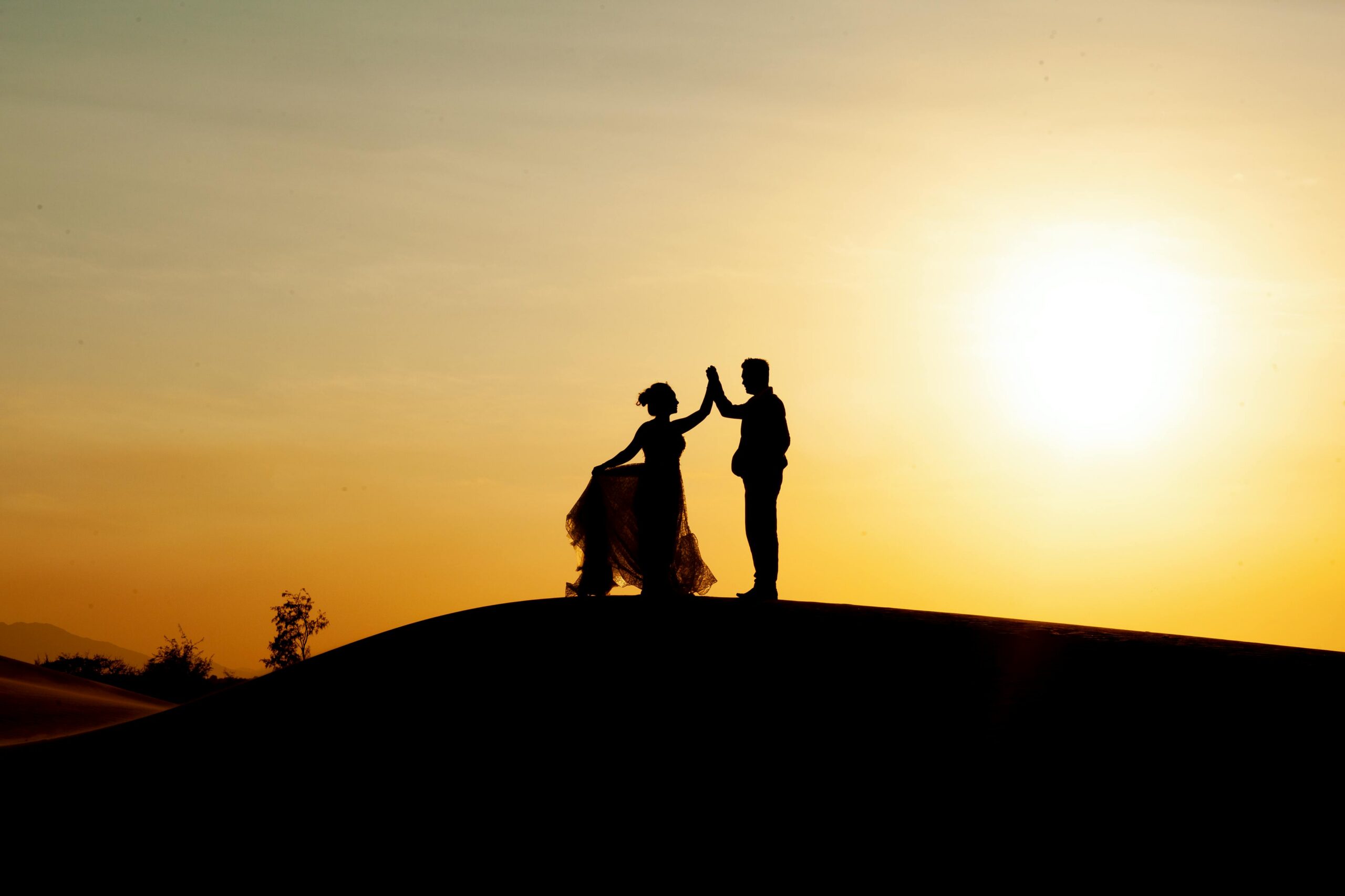 10 Couple Love Quotes: Romantic Words for Deep Connection
