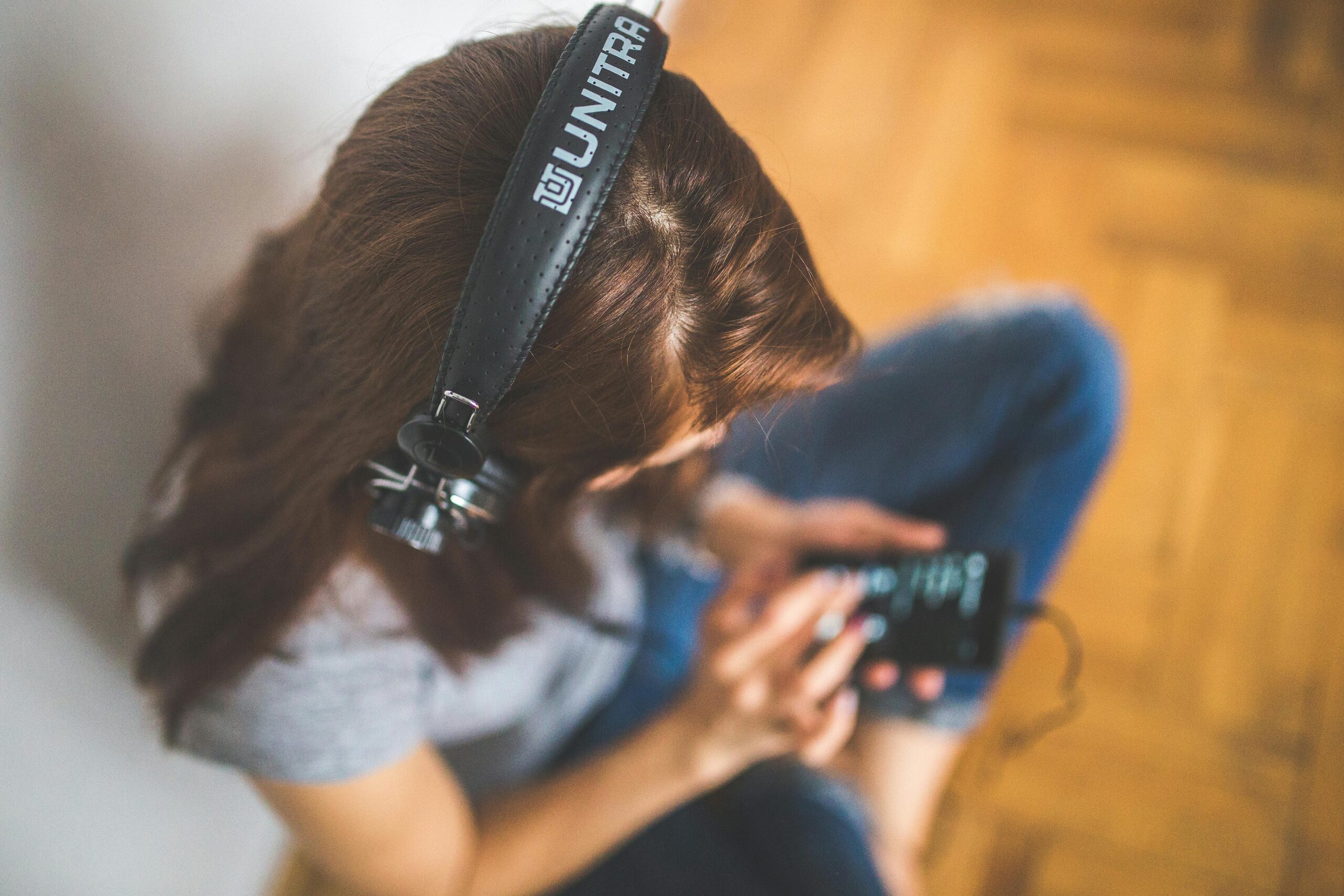 Cómo las canciones alegres sobre rupturas te ayudan a sanar y seguir adelante