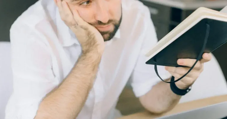 ¿Por qué los lunes nos pesan tanto? Causas y estrategias para superarlo