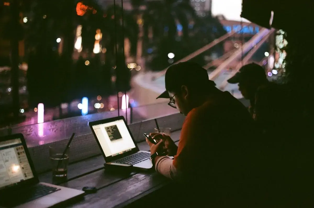 How Social Media Affects Self-Worth: Positive and Negative