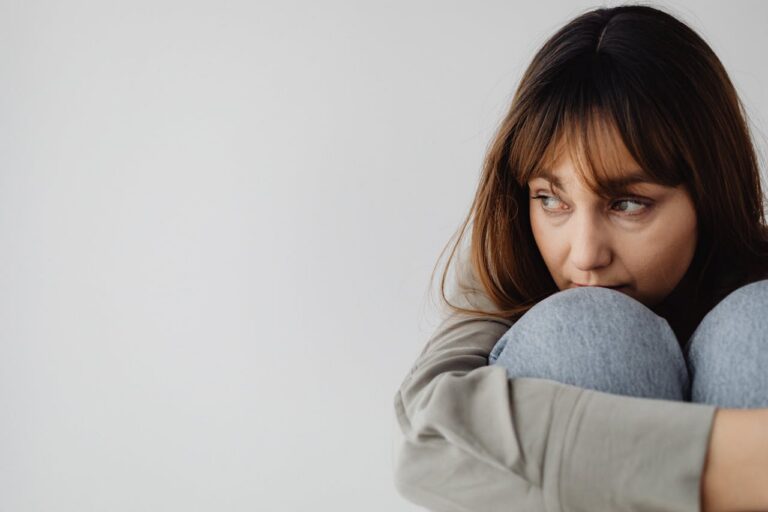 ¿Por qué el miedo al abandono domina tus relaciones? Claves del apego ansioso