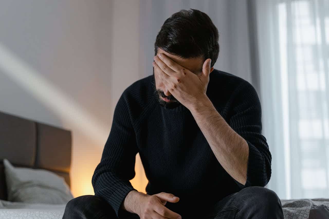 ¿Qué le sucede a tu cerebro cuando te sientes solo? Guía de recuperación neurológica