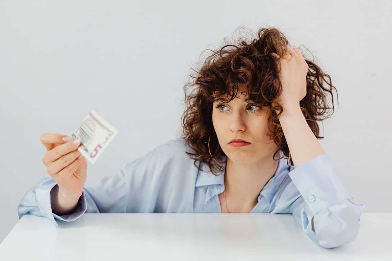 Ansiedad por el dinero: por qué las preocupaciones económicas se reflejan en tu cuerpo