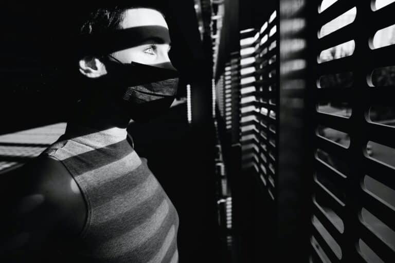 Paranoïa et anxiété : causes, symptômes et aide