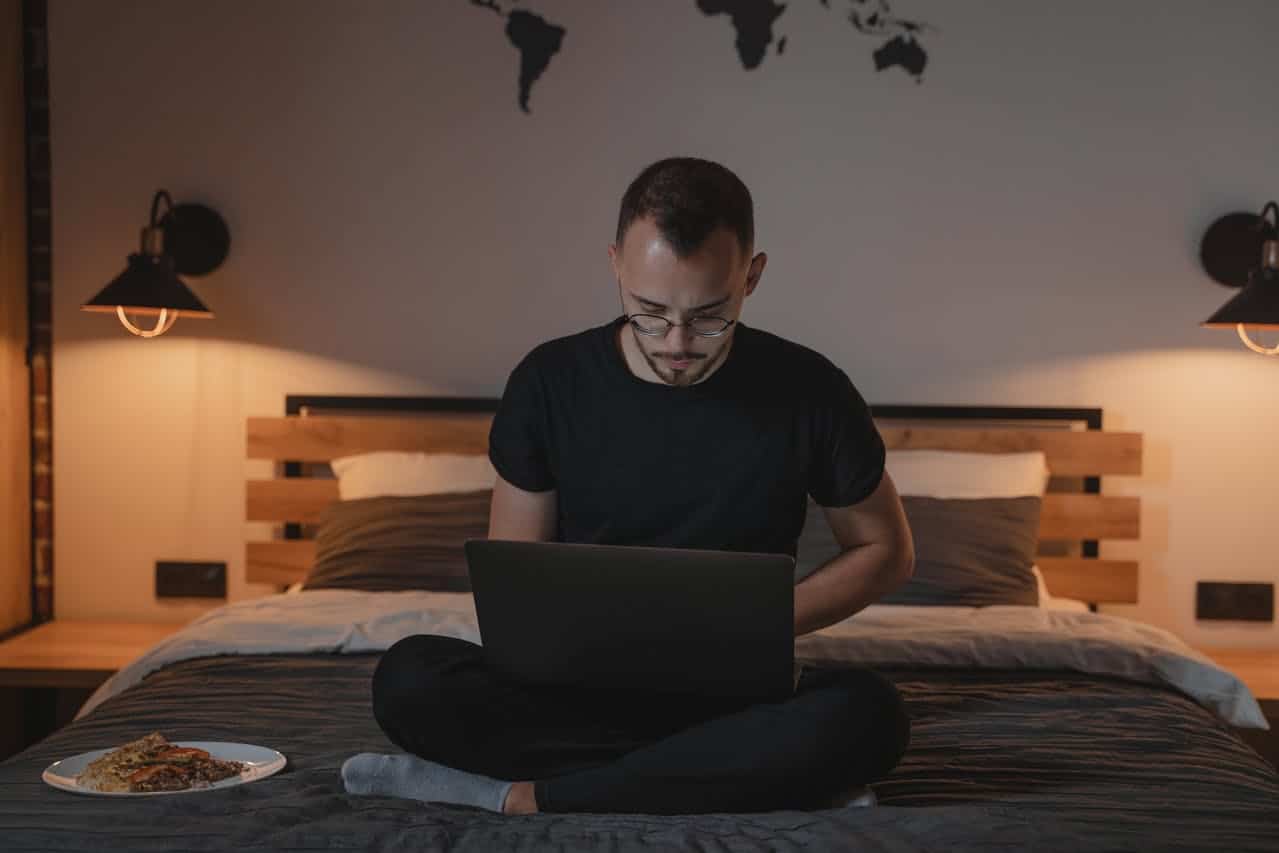 La procrastinación vengativa a la hora de acostarse: por qué te saboteas el sueño