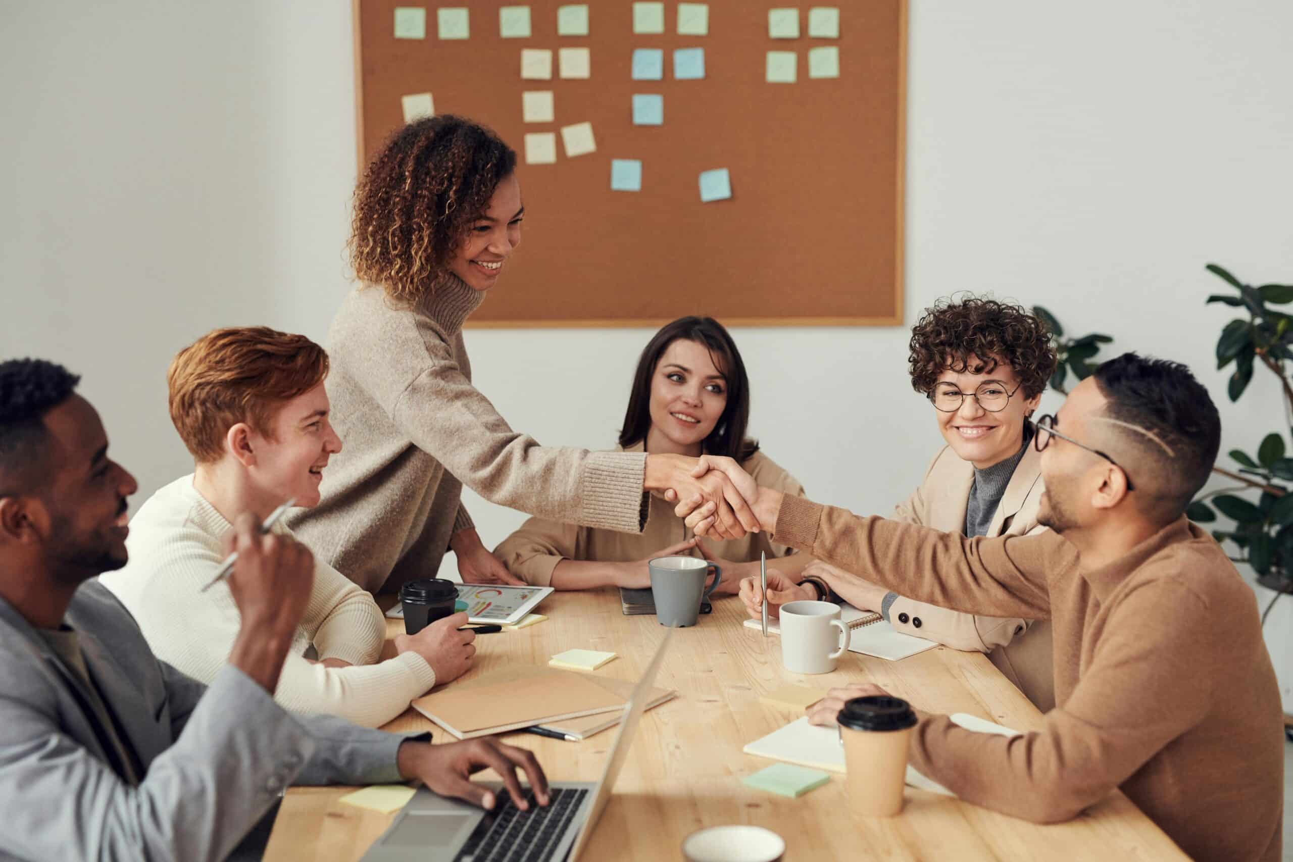 El vínculo entre tus conexiones laborales y tu equilibrio emocional: una guía práctica