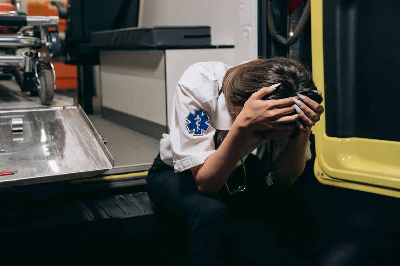 ¿Por qué el sufrimiento de otros puede lastimarte a ti? Entendiendo el estrés traumático secundario
