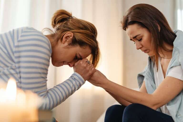 Fatiga por compasión: cuando absorber el dolor ajeno te deja sin energía