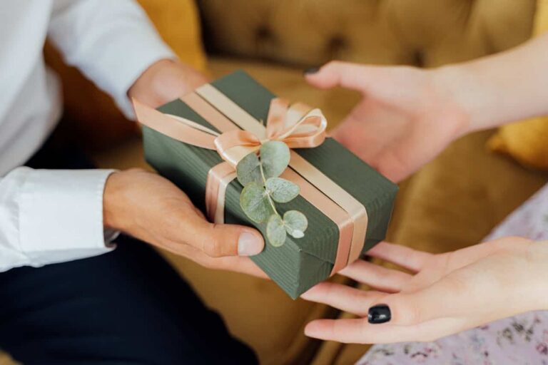 Compulsive Overgiving: Signs It’s Not Really Generosity