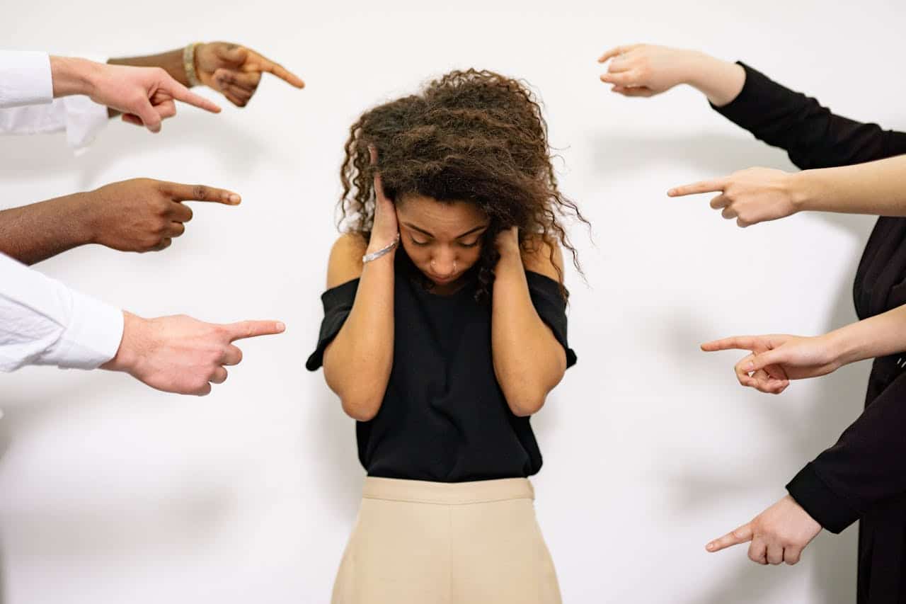 La respuesta de complacencia al trauma: ¿Por qué no puedes dejar de agradar a los demás?