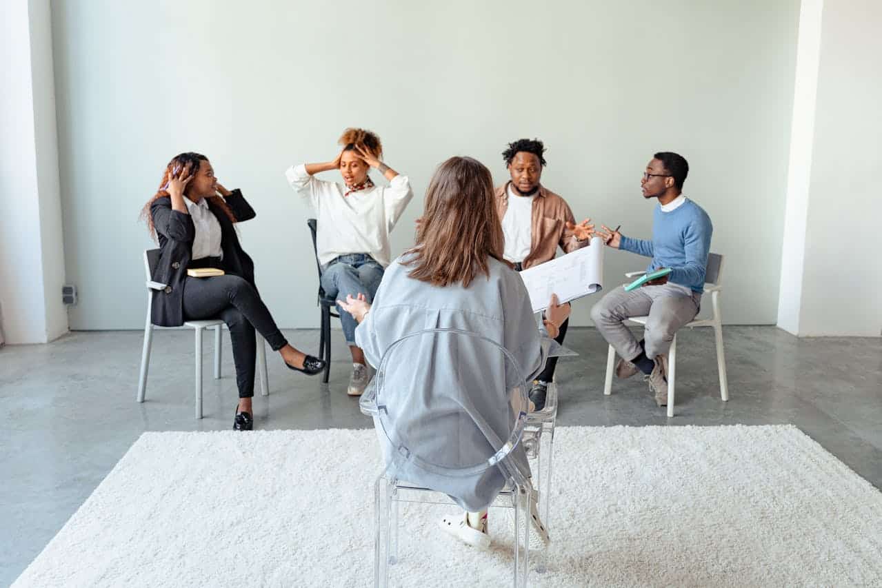 Beneficios de la terapia de grupo que las sesiones individuales no pueden igualar