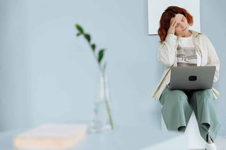 ¿Funcionar bien pero sentirse vacío? Podría ser depresión