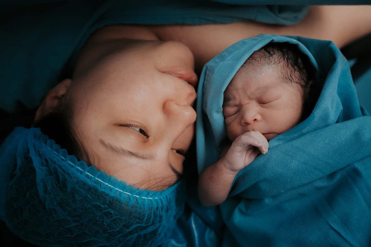 ماٹرِسسنس: ماں بننا اتنا پیچیدہ کیوں محسوس ہوتا ہے