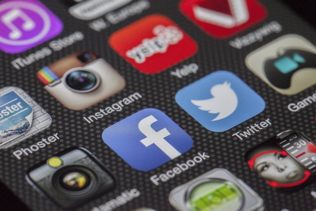 ¿Quién eres cuando nadie te ve? El impacto de las redes sociales en tu identidad auténtica