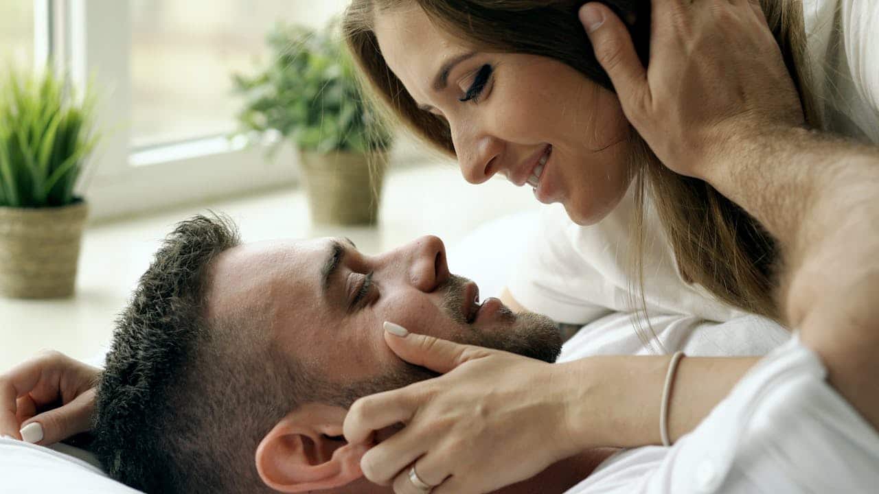 Amour romantique ou amour de compagnie : lequel dure vraiment ?