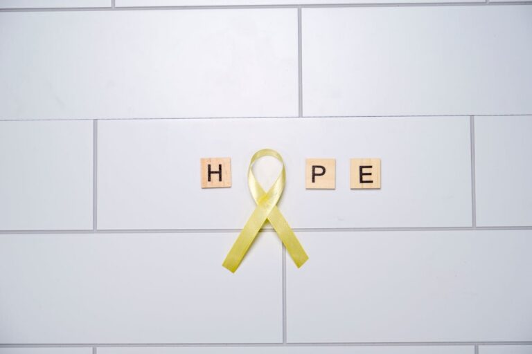 ¿Cómo sobrevivir a los pensamientos suicidas persistentes? Herramientas, tratamientos y apoyo real