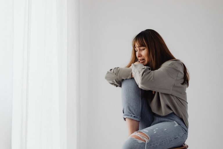 ¿Por qué no puedo llorar? La ciencia detrás del bloqueo emocional