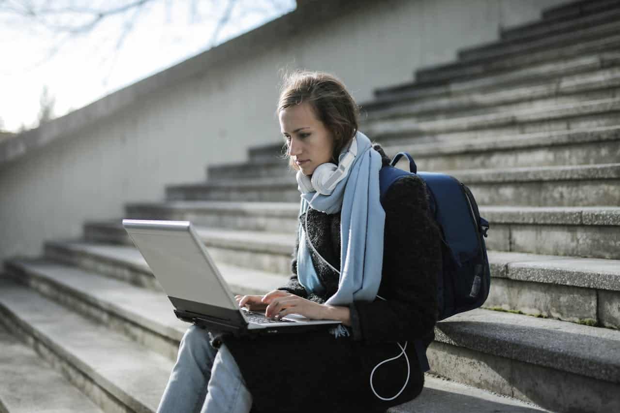 La solitude à l’université : une crise silencieuse dont personne ne vous parle