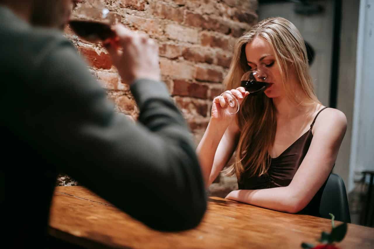 Ansiedad en las citas frente a ansiedad social: diferencias clave y cómo aliviarla