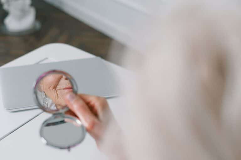 El edadismo internalizado daña tu cerebro y tu salud mental