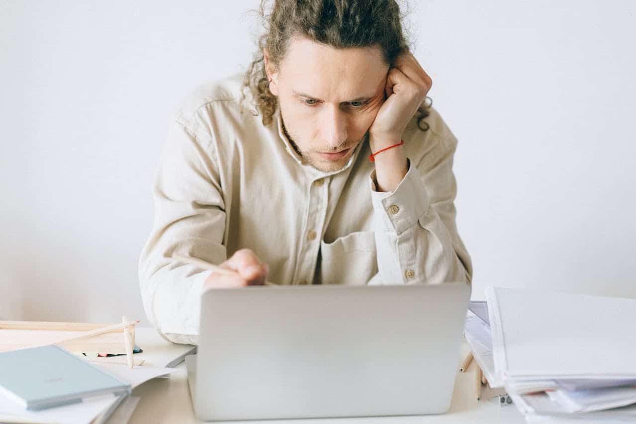 Le modèle de burnout de Maslach : trois dimensions qui permettent de prédire l’effondrement
