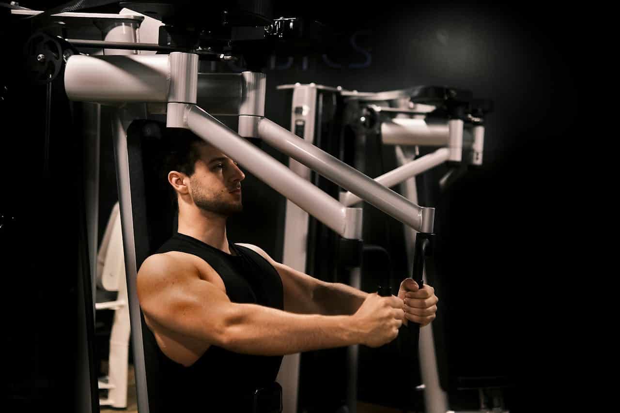 La dysmorphie musculaire chez les hommes : pourquoi elle passe inaperçue