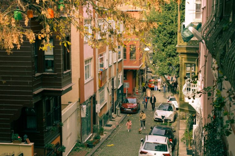 Determinantes sociales de la salud mental: por qué es importante tu barrio