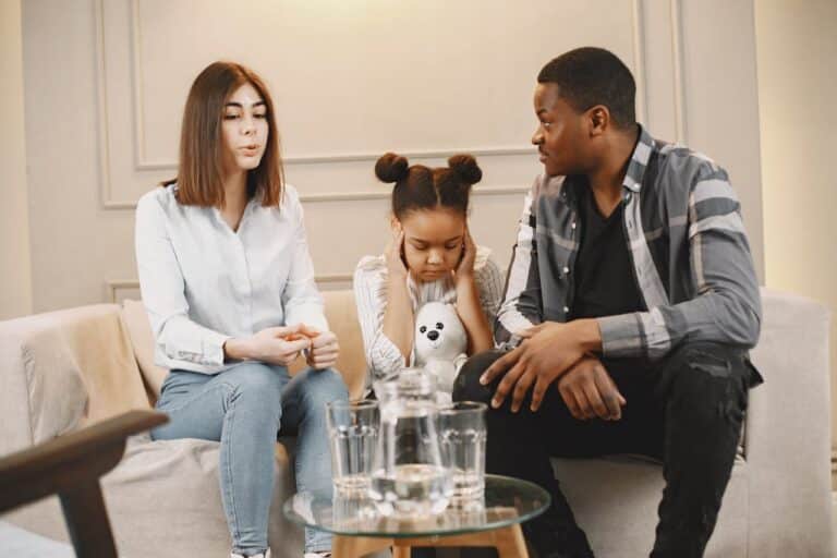 La triangulación en las familias: cuando los padres utilizan a los hijos como escudos emocionales