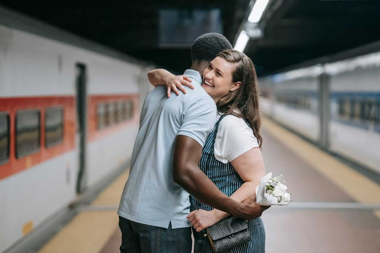 What Kills Long-Distance Relationships: 5 Silent Threats