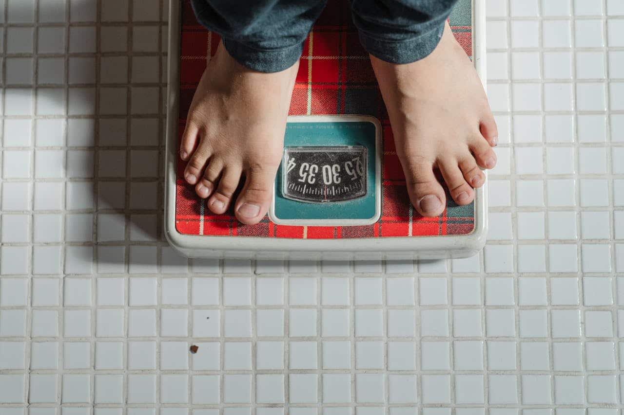 El impacto silencioso del estigma por el peso en la salud mental