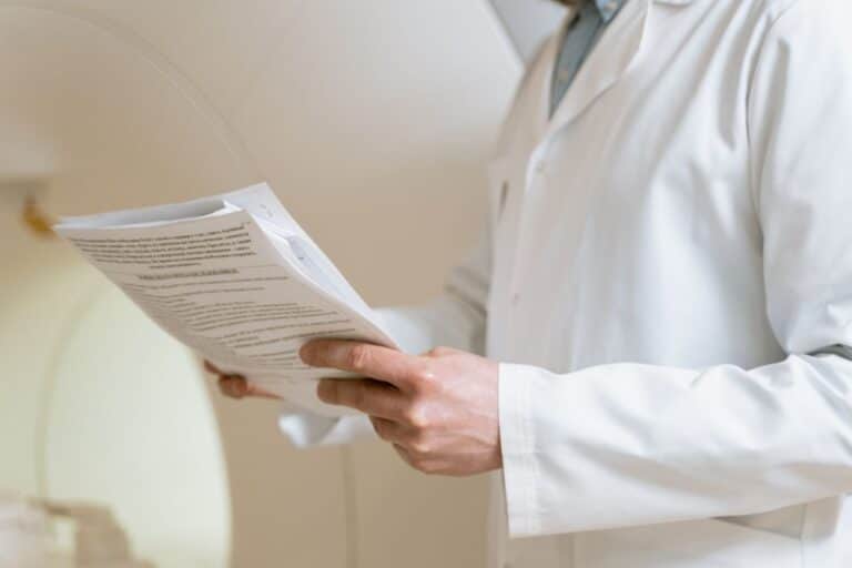 Por qué los médicos pasan por alto todo tras el primer diagnóstico
