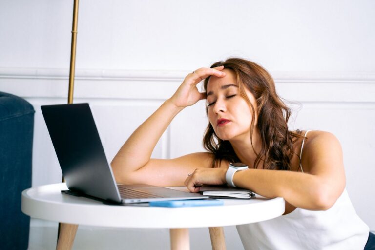 The Difference Between Burnout and Depression Most People Miss