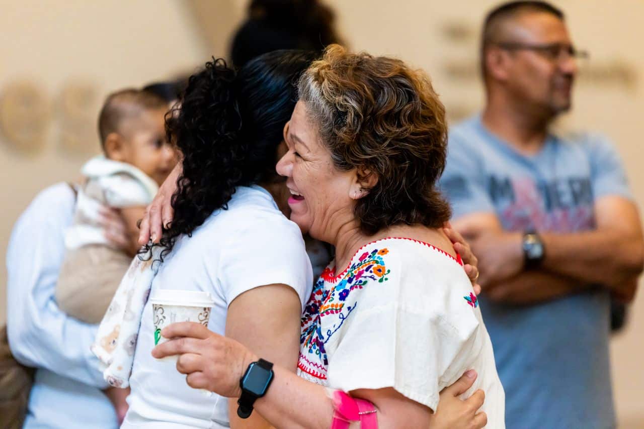Lo que nadie te cuenta sobre la psicología del reencuentro de las personas adoptadas