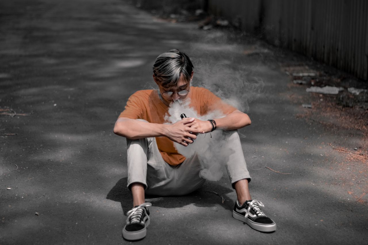 What Vaping to Calm Down Actually Does to Anxiety