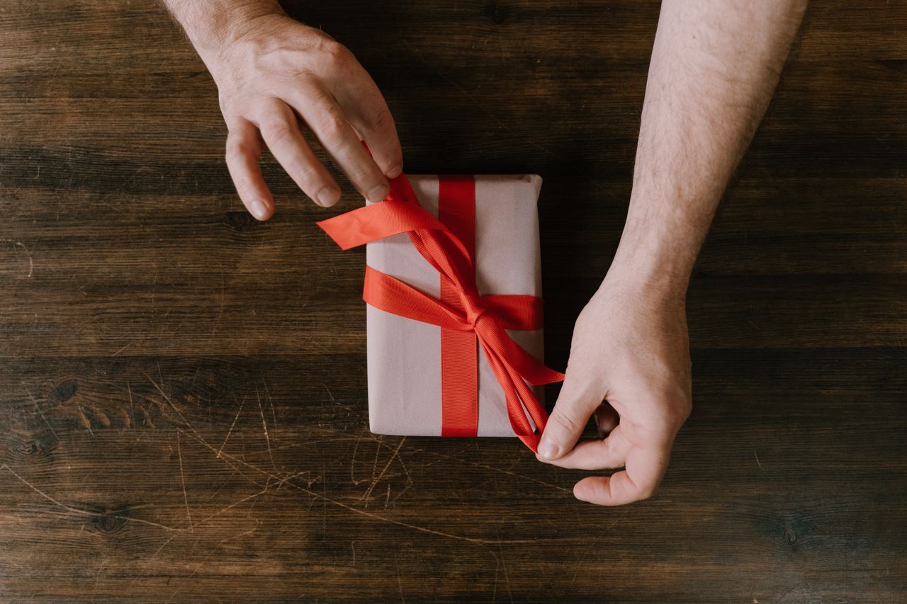 The Real Reason Gift Giving Fills You With Dread