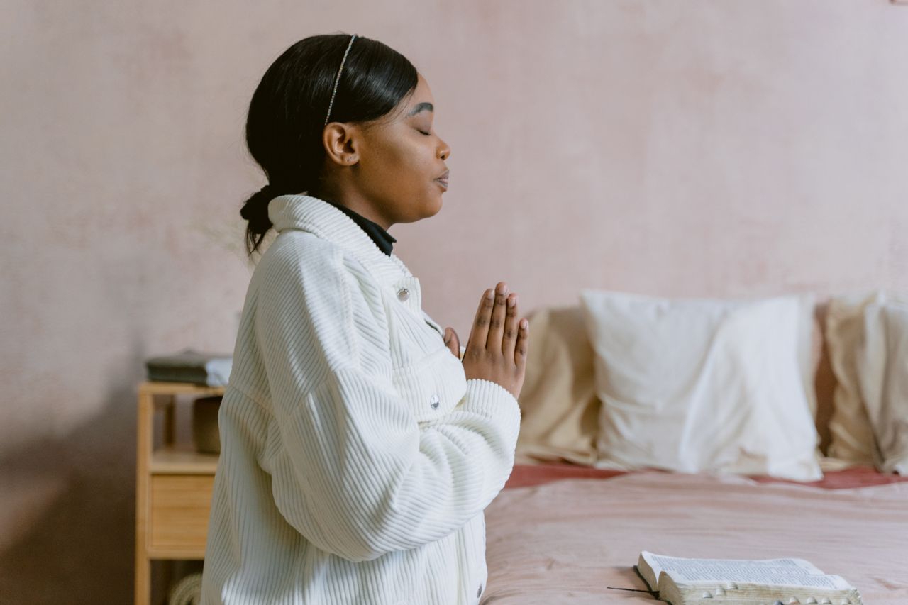 Meditative Prayer vs Mindfulness: Which Actually Eases Anxiety
