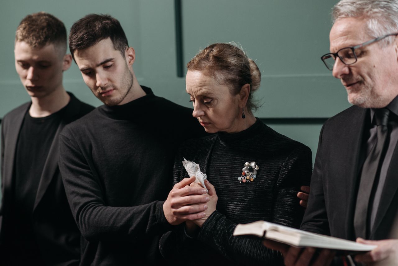 What Christian Grief Support Looks Like Versus Secular Counseling